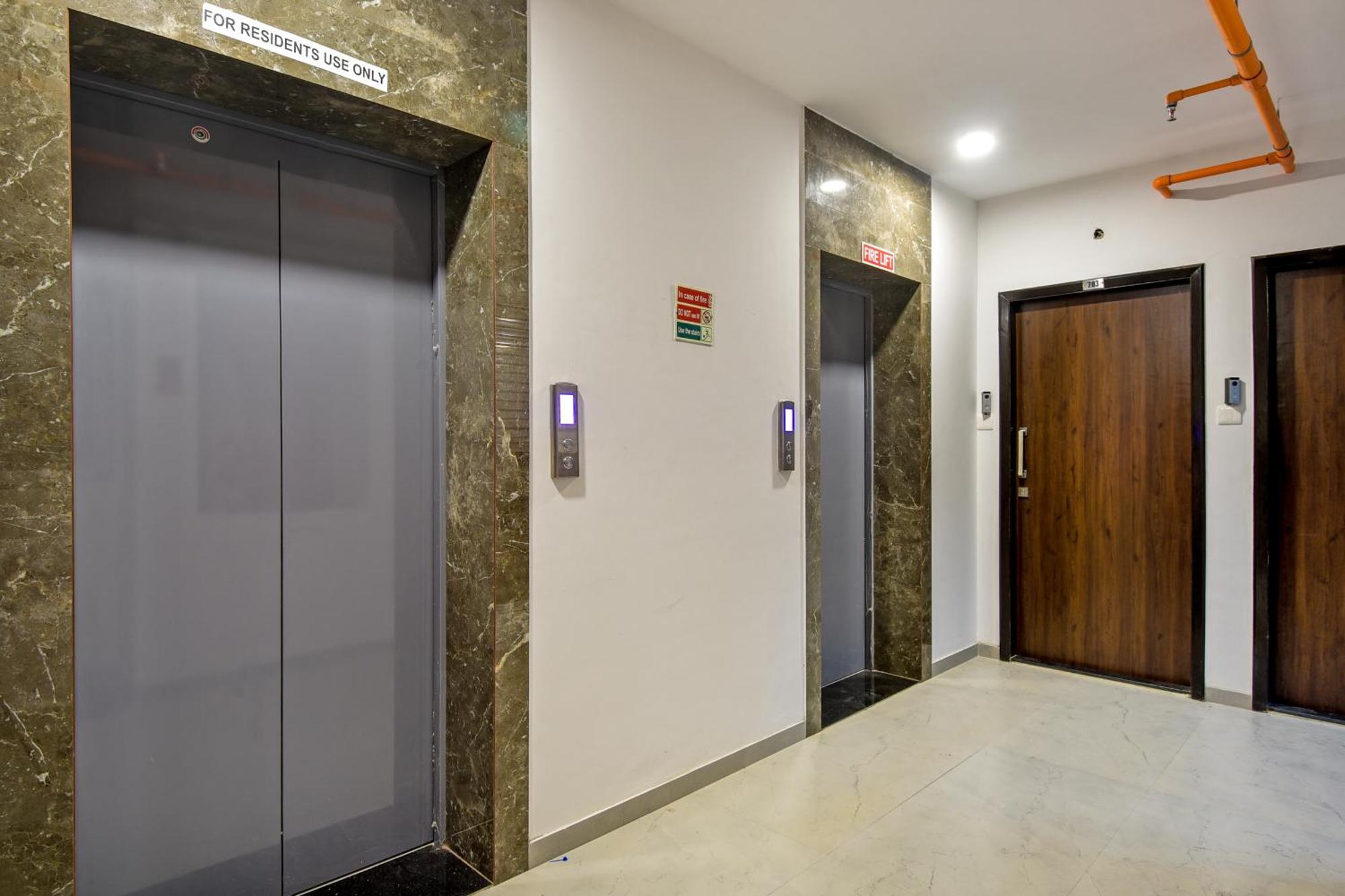 Hsquare Luxury Apartments Goregaon Мумбаї Номер фото